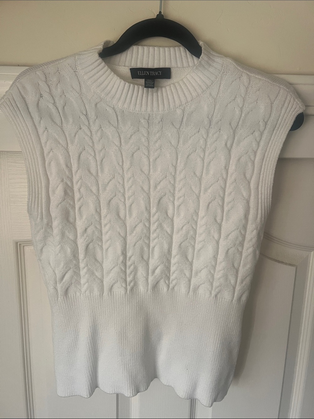 Ellen Tracy White Cable-Knit Sleeveless Crewneck Sweater Vest